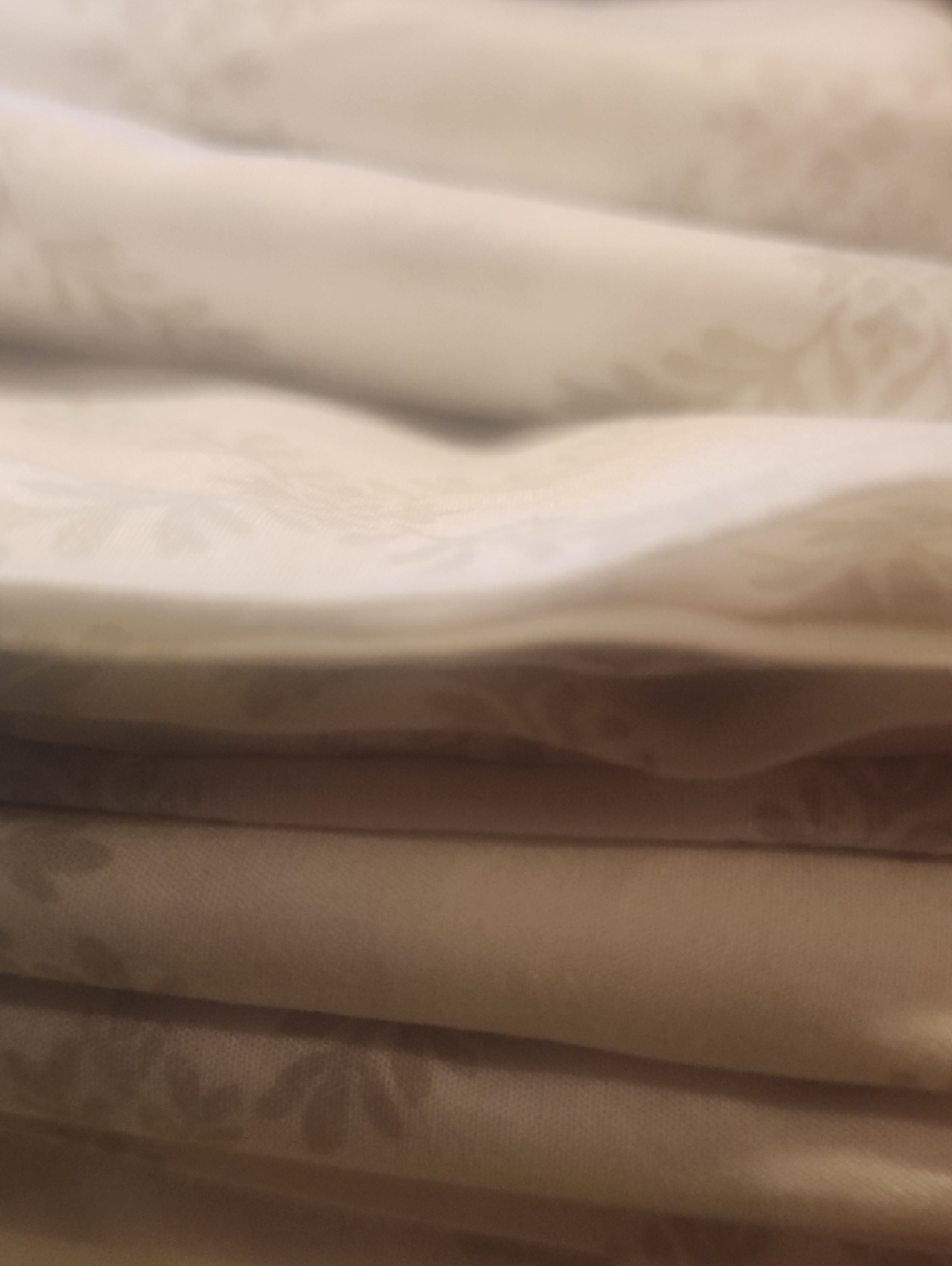 Signature Hemmed Sheet Set — Light Gray Floral - Picture 6 of 9